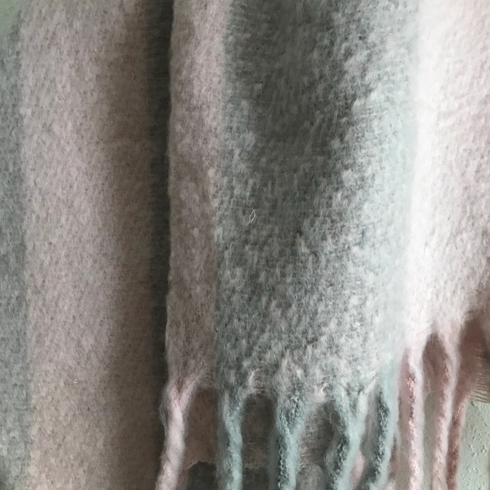NWT H&M Pink & Gray Scarf - Picture 2 of 3